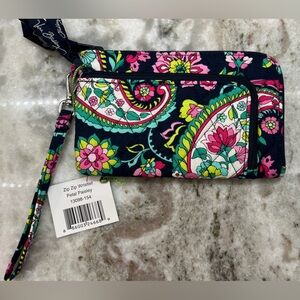NWT Vera Bradley Floral Paisley Wristlet